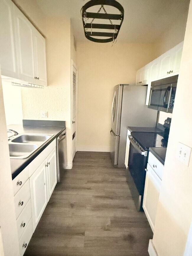 Foto del edificio - 860 N Orange Ave