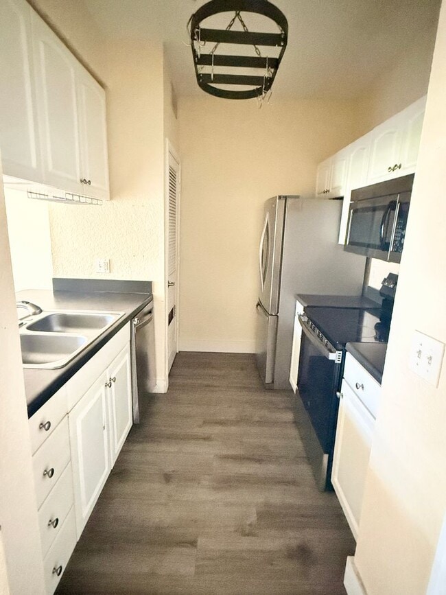 Photo - 860 N Orange Ave Apartment