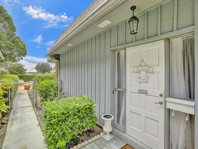 Building Photo - 340 Orange Tree Dr