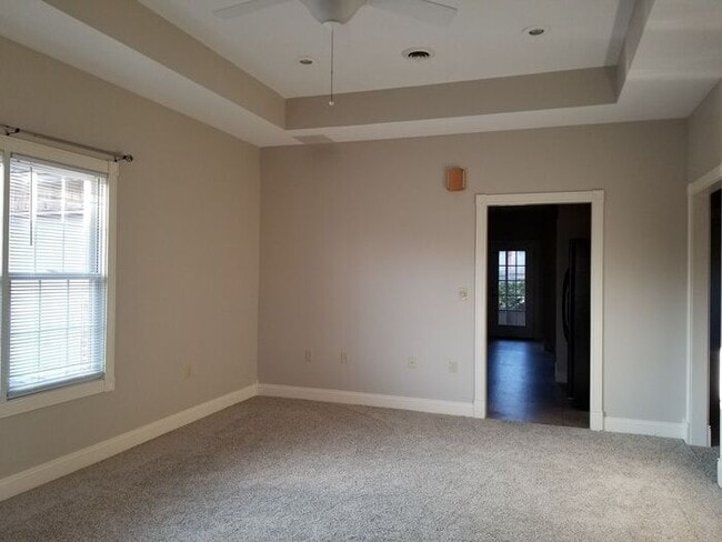 Building Photo - Large Duplex Overlooking Idle Creek