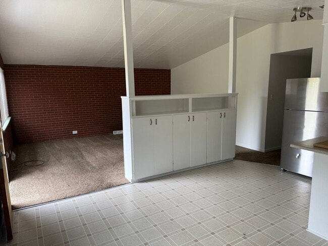 Building Photo - Spacious 2 Bedroom Lakewood Duplex