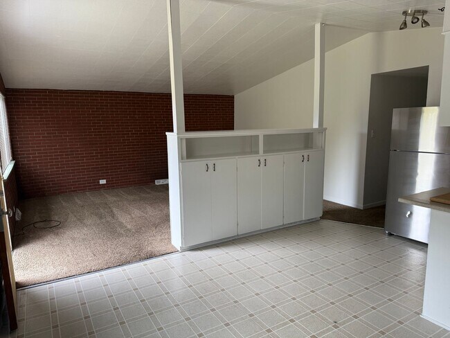 Foto del edificio - Spacious 2 Bedroom Lakewood Duplex