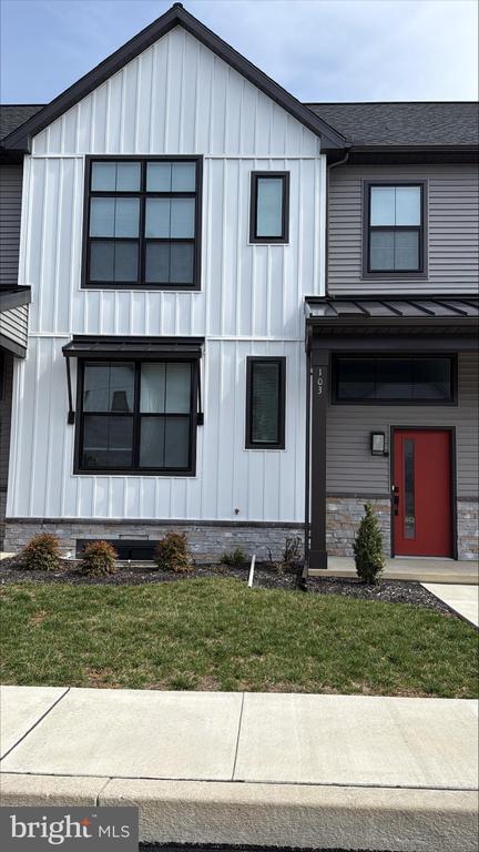 Building Photo - 417 Estate Dr