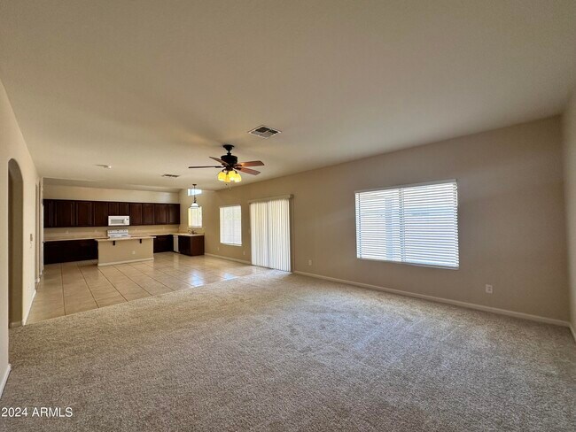 Foto del edificio - 12372 W Campbell Ave
