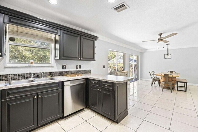 Foto del edificio - 1651 Suwanee Dr