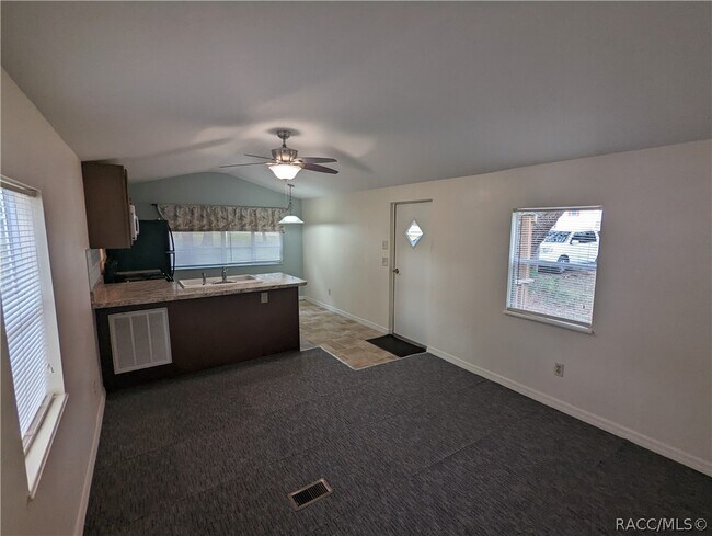 Foto del edificio - 7090 N Palmer Way
