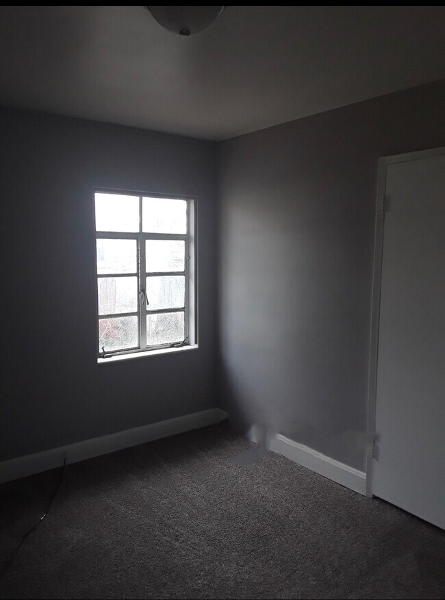 Building Photo - 302 N Bonner Ave