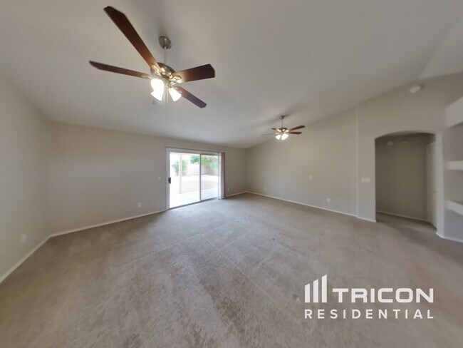 Foto del edificio - 8517 W Lewis Ave