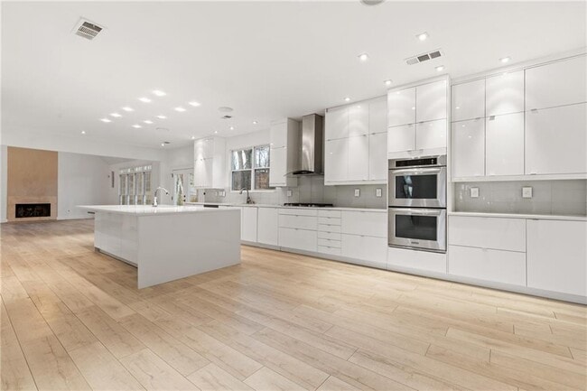 Building Photo - 400 Eastcote Dr