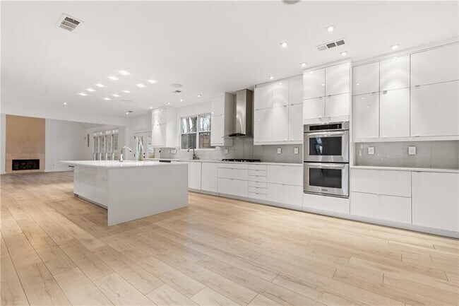Foto del edificio - 400 Eastcote Dr