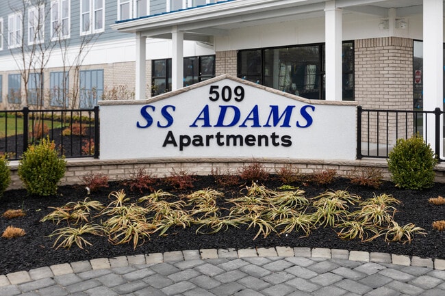 SS Adams Luxury Apartments - 509 Memorial Dr