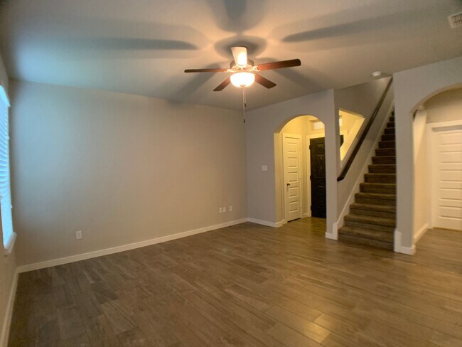 Building Photo - 3 Bedrooms w Game Room / Balcony / Covered...