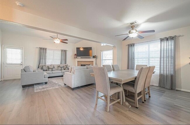 Building Photo - 101 Spencer Landing W