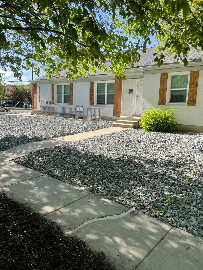 Building Photo - 205 E Williams Ave
