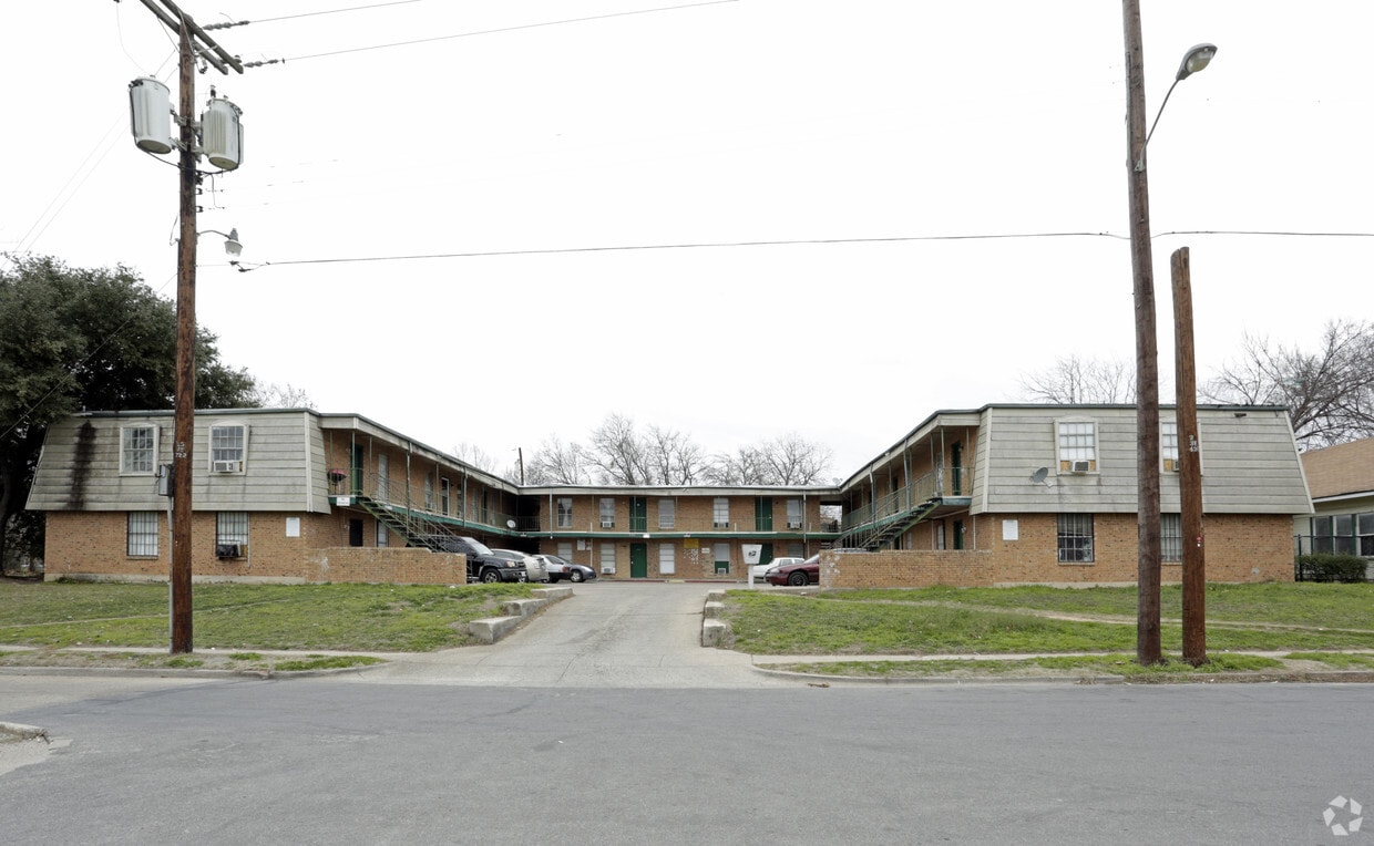 Building Photo - 3510 Colonial Ave