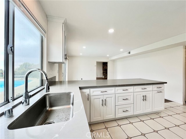 Building Photo - 27844 Longhill Dr