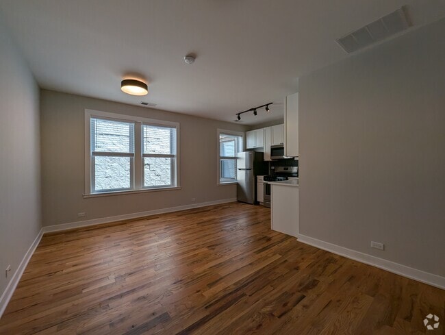 Building Photo - 648 W Wrightwood Ave
