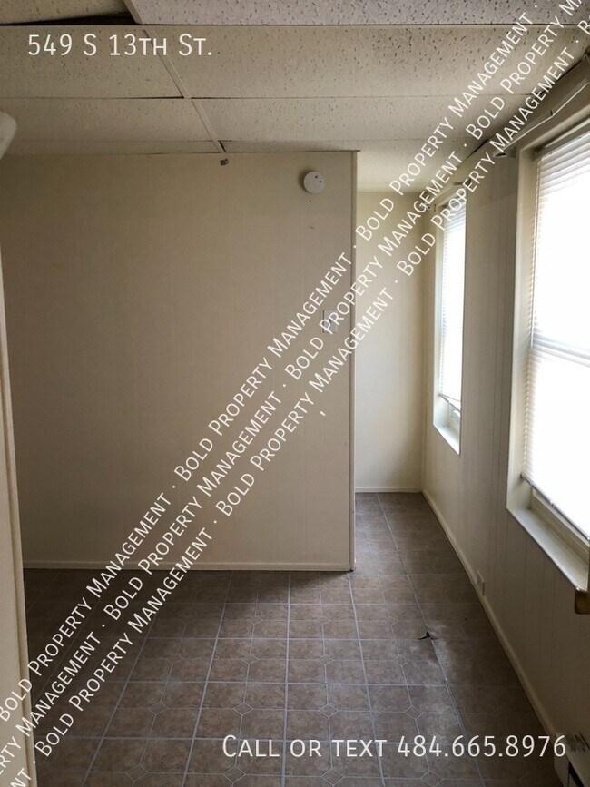 Foto del edificio - 549 S 13th St