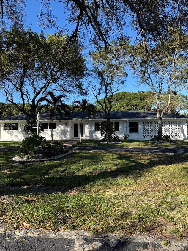 Foto del edificio - 12101 NW 6th St