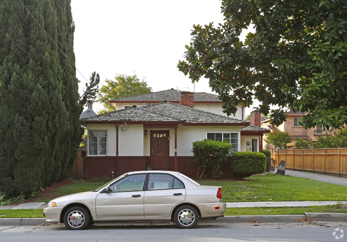 Building Photo - 920-922 Villa Ave