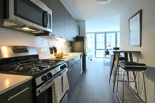 Photo - 613 N Wells St Apartment