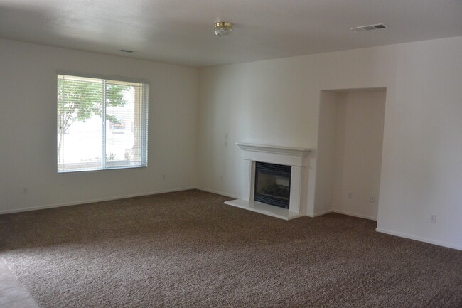 Foto del edificio - Beautiful 4 bedroom, 2 bath house in South...