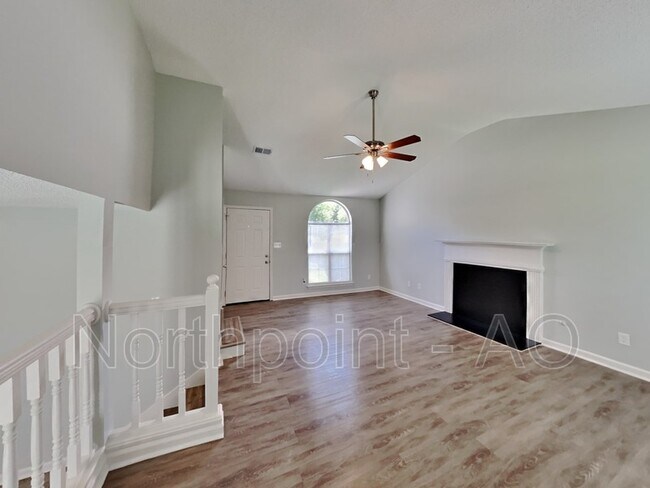 Foto del edificio - 551 Eagles Crossing Cir