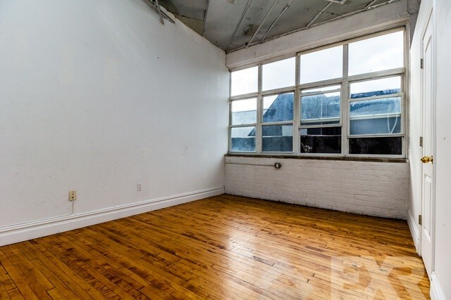Primary Photo - 1087 Flushing Ave