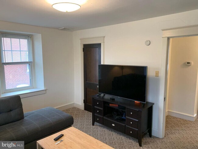 Foto del edificio - 618 E Lancaster Ave