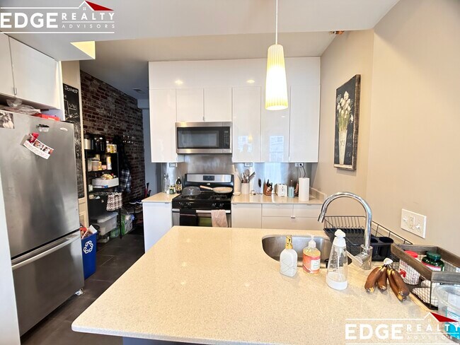 Foto del edificio - 101 Glenville Ave