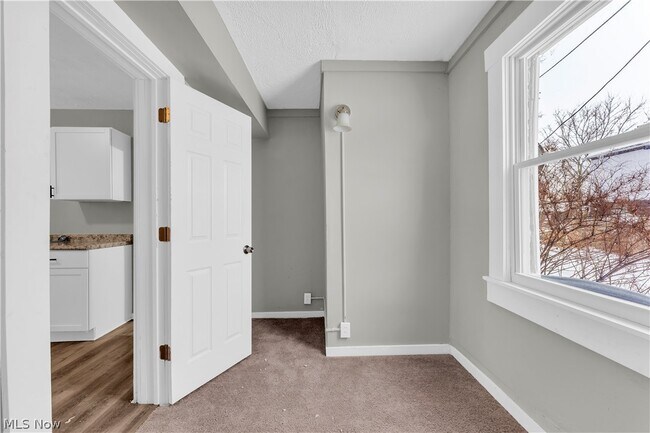 Foto del edificio - 3607 Sackett Ave