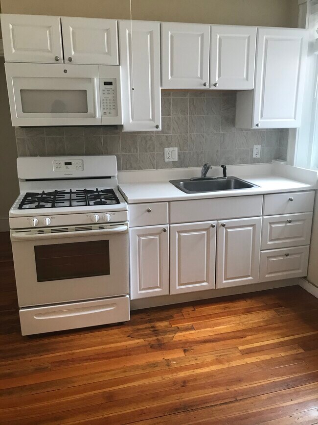 Kitchen - 26 Linden Pl
