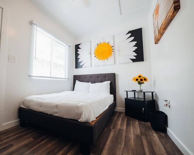 Building Photo - 2115 N Raymond Ave