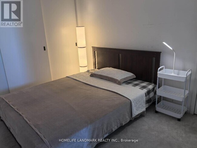 Photo du bâtiment - 101 Charles St E