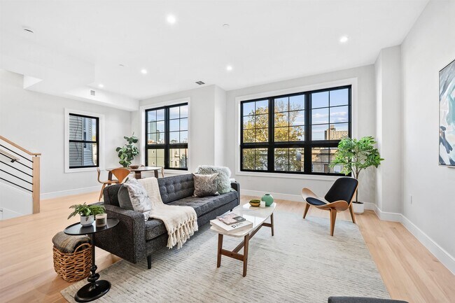 Foto del edificio - 165 Delaware Ave