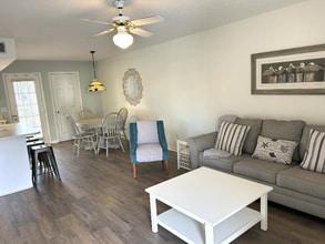 Building Photo - 168 White Sandy Dr