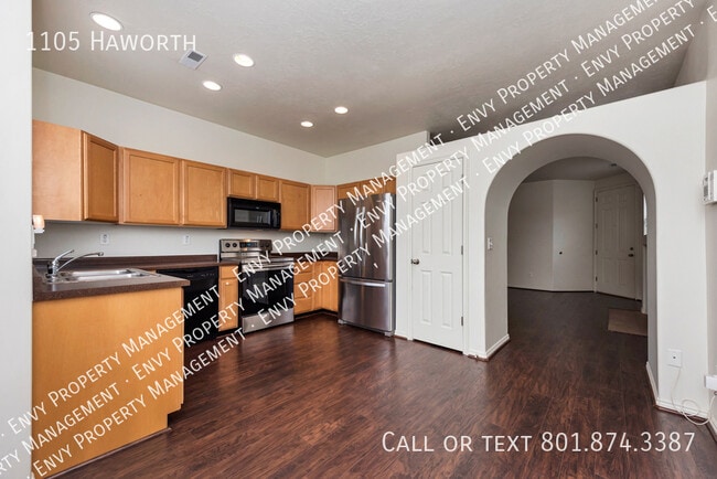 Building Photo - 1105 Haworth-