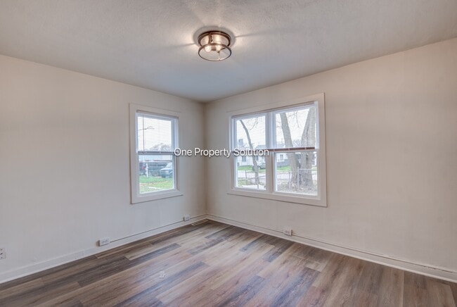 Building Photo - 1665 W 40th Ave