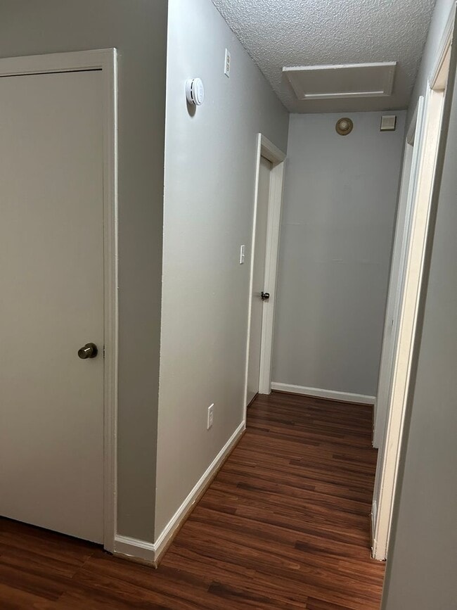 Foto del edificio - 3br 2ba fence in yard...corner lot