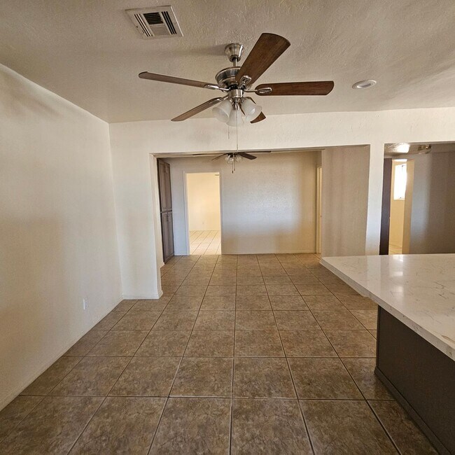 Building Photo - 3 bedroom/2 bath home for Rent
