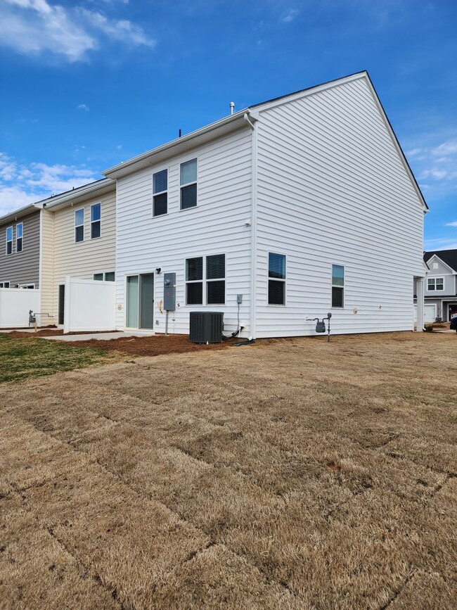 Building Photo - End Unit Townhouse