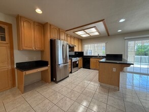 Building Photo - 2850 Summerheights Dr