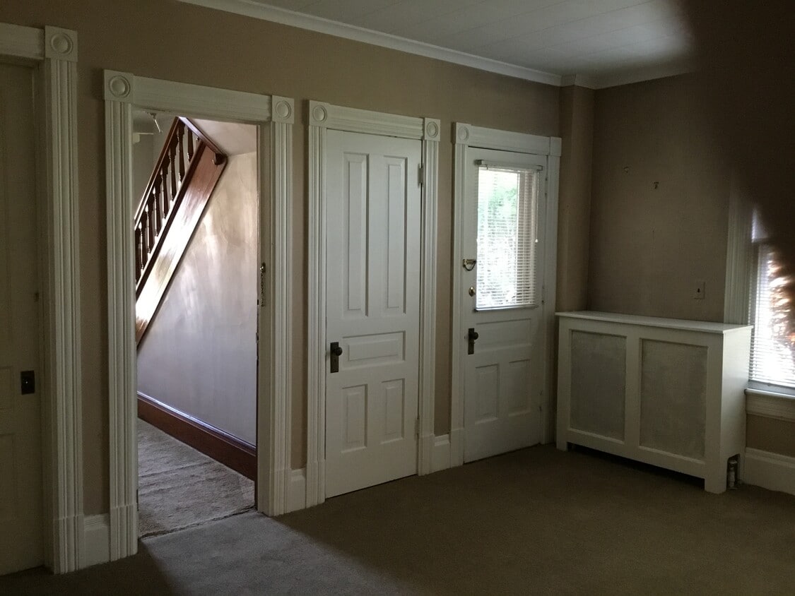 Foto del edificio - 801 S Main St - Free Parking Included!