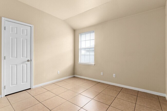 Foto del edificio - 1203 Cavalry Ln