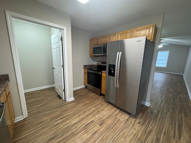 Building Photo - Newly Renovated 3BR 2BA home close to GM, ...