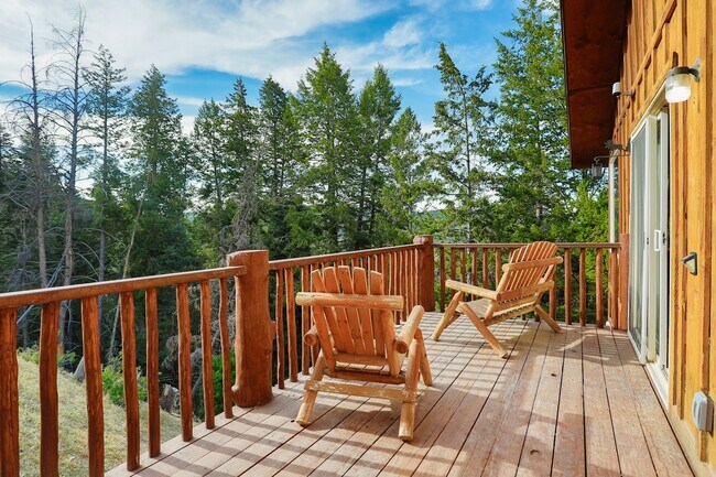 Foto del edificio - 390 Matterhorn Dr