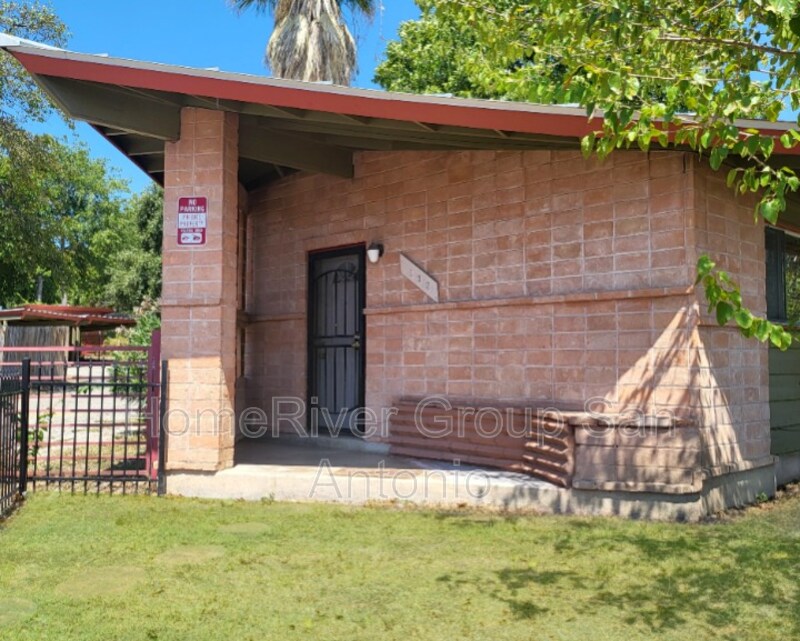 Primary Photo - 103 E Skyview Dr
