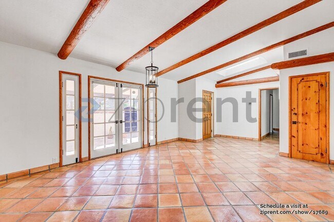 Foto del edificio - 24401 Regina St