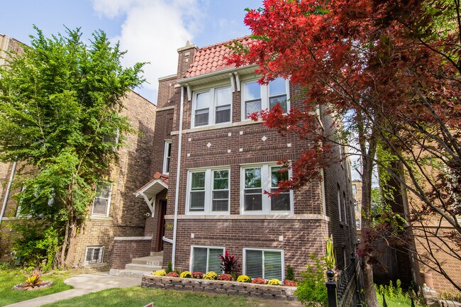 Building Photo - 2648 W Lunt Ave