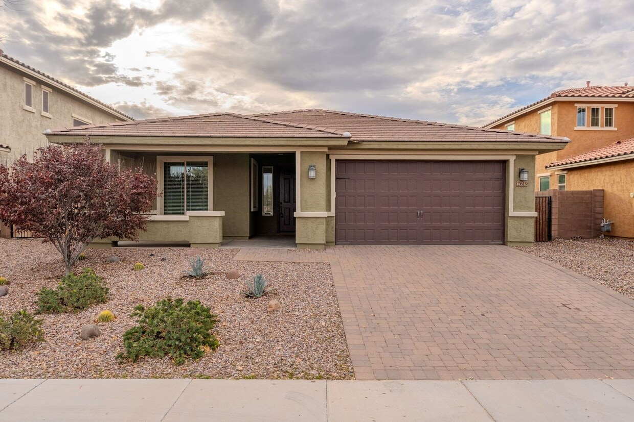 Primary Photo - *POOL* Beautiful Gilbert Home Nestled at t...